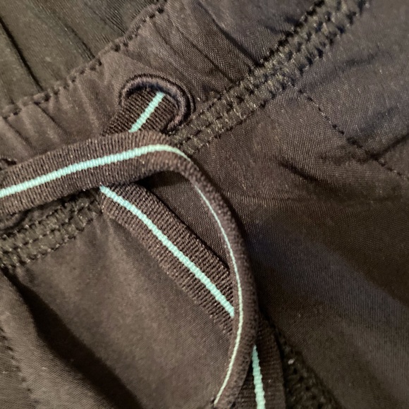 Girls Black Ivivva Sweatpants - size 7 - Picture 2 of 3